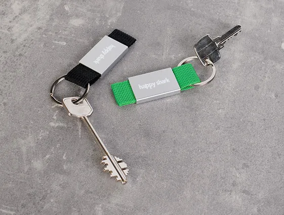 Schlüsselanhänger mit buntem Stoff und Metallplättchen Online-Druck 2