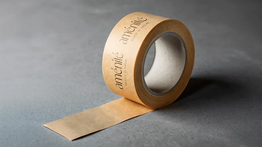 Bedrucktes Kraftpapier-Klebeband zum Verschließen eines Kartons